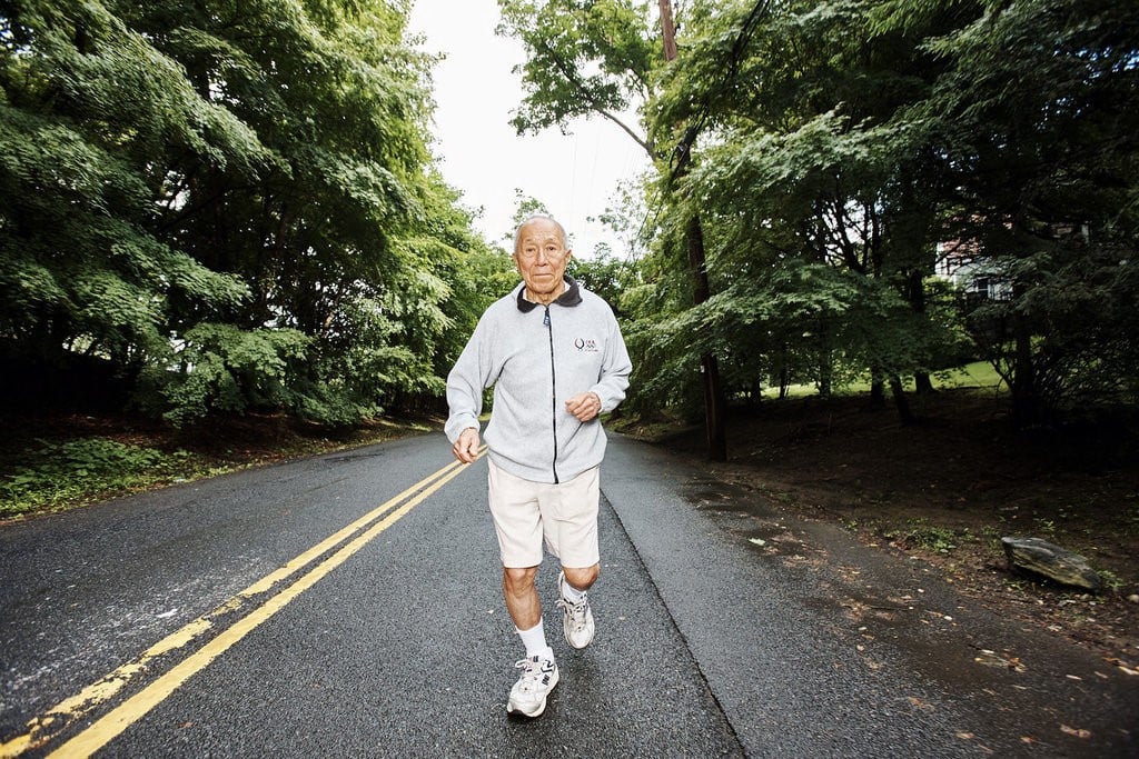 Sab Koide, người chỉ bắt đầu chạy khi ông 56 tuổi, khi anh cùng vợ và hai con trai tham gia một giải chạy phong trào